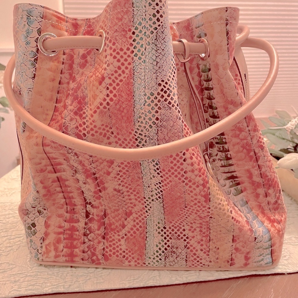 SOLDMercari relist. Gorgeous Brahmin bucket style bag.